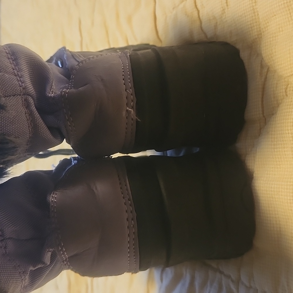 NWOT Itasca Brand Stylish Black and Purple Snow Boots with Faux Fur. Girls SZ 2 - Picture 6 of 7
